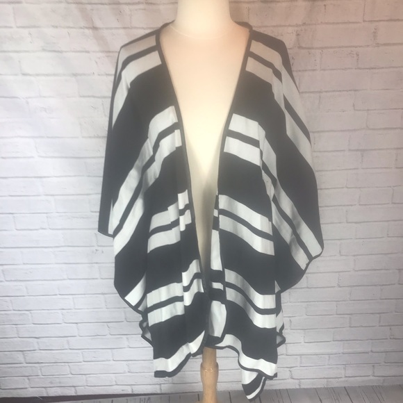 H&M wrap poncho - Picture 2 of 6